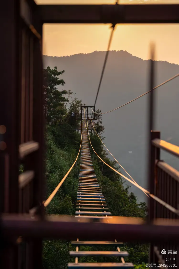 望云峰景区位于贵州省赤水市大同镇境内,景区距赤水市区15公里